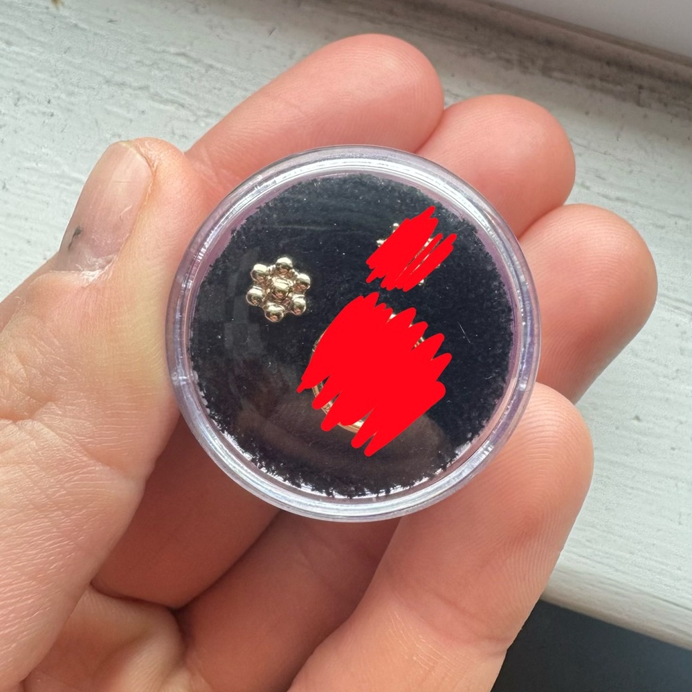 BVLA 7 bead flower Custer **THREADLESS** End